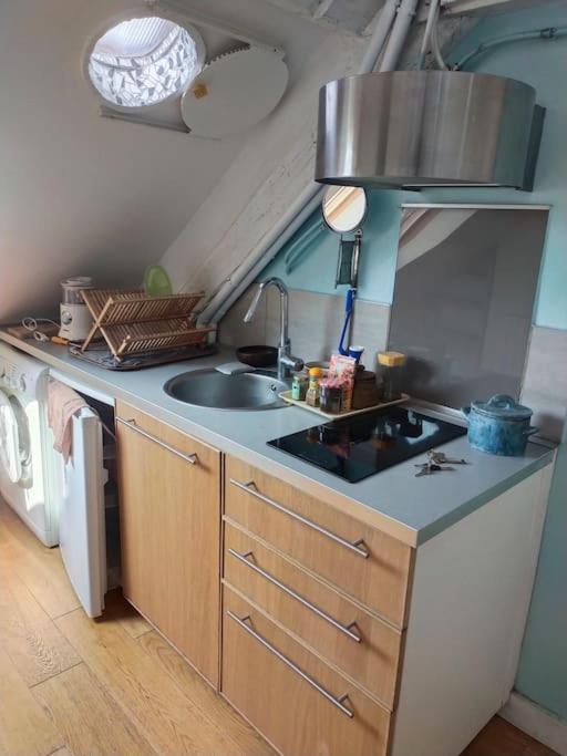 Sous Les Toits Et Mezzanine - *